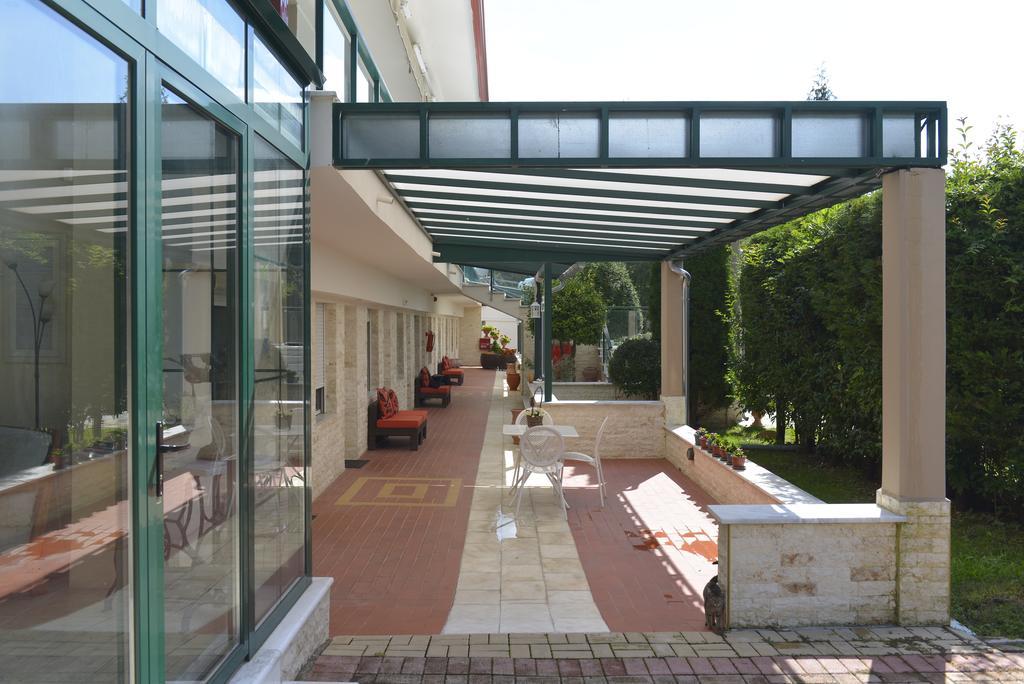 Hotel Galaxy Krepeni Dış mekan fotoğraf
